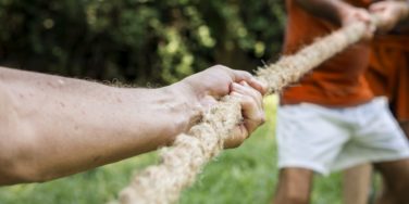 10 Brincadeiras para Animar Sua Festa Universitária » T&M